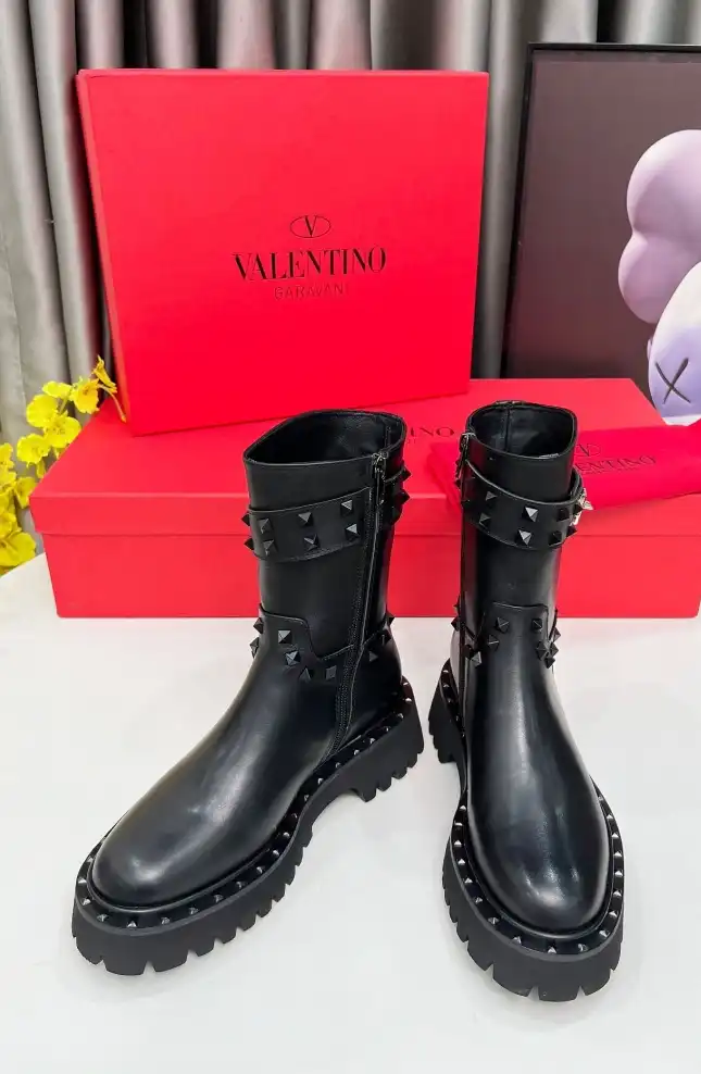 hype Valentino Boots