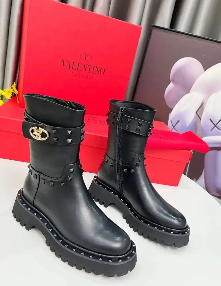 hype Valentino Boots