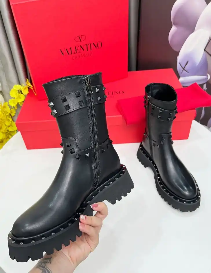 hype Valentino Boots