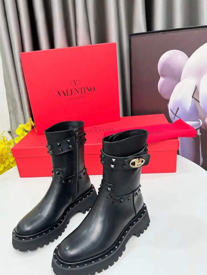 hype Valentino Boots