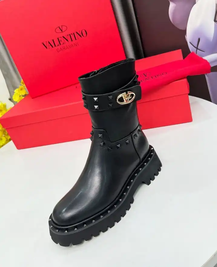 hype Valentino Boots