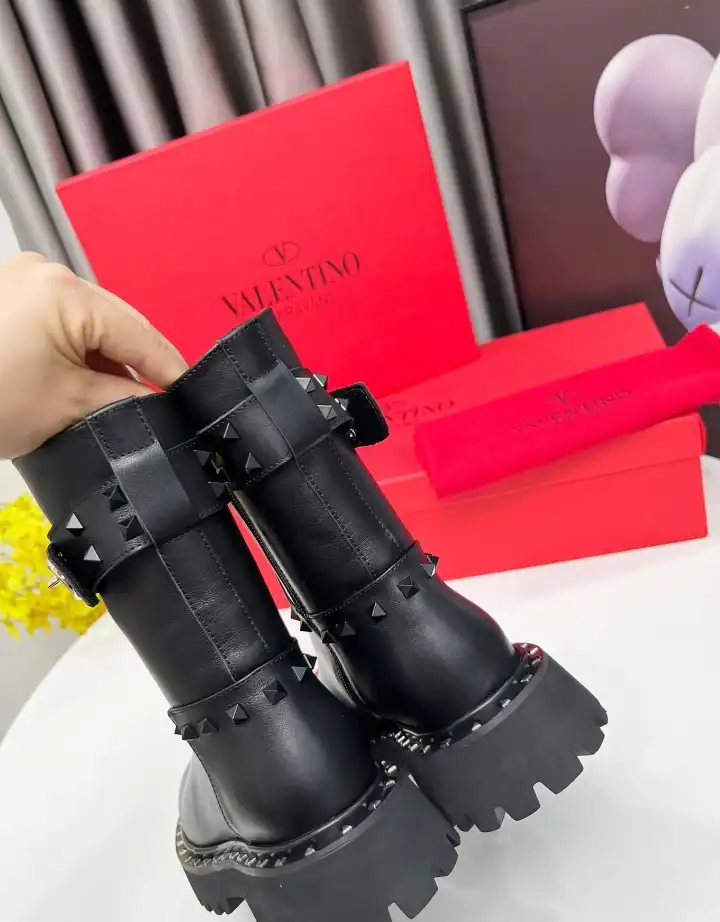 hype Valentino Boots