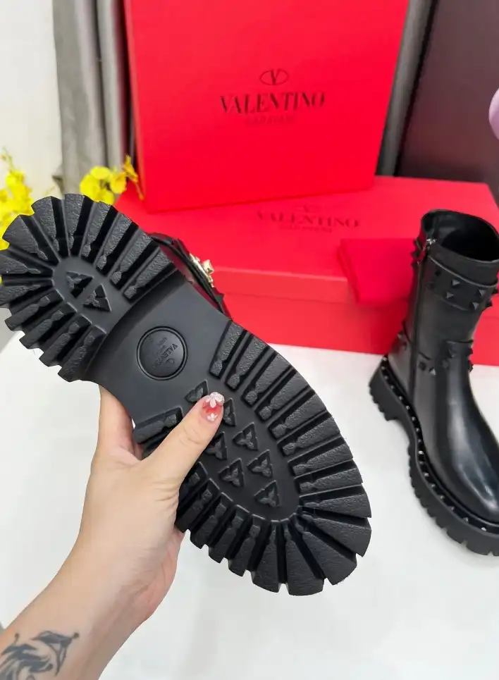 hype Valentino Boots