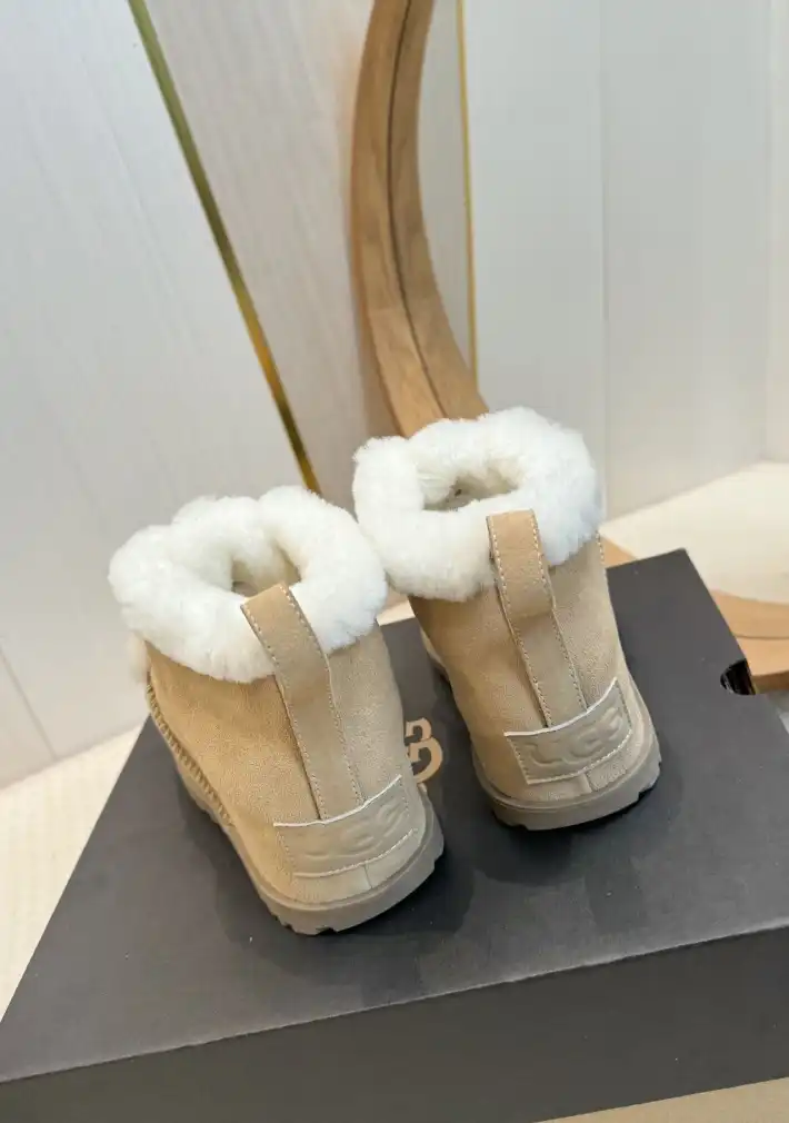 hype UGG Slippers