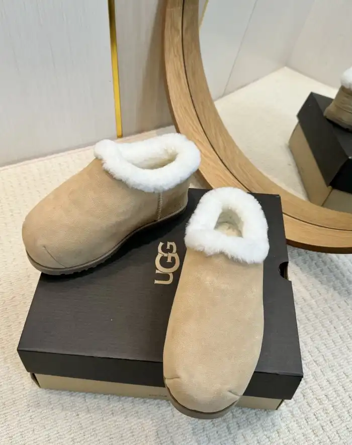 hype UGG Slippers