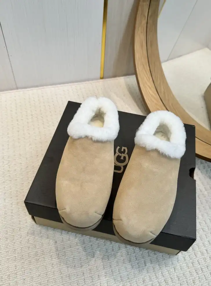 hype UGG Slippers