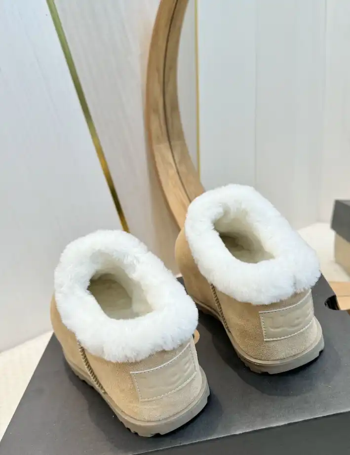 hype UGG Slippers