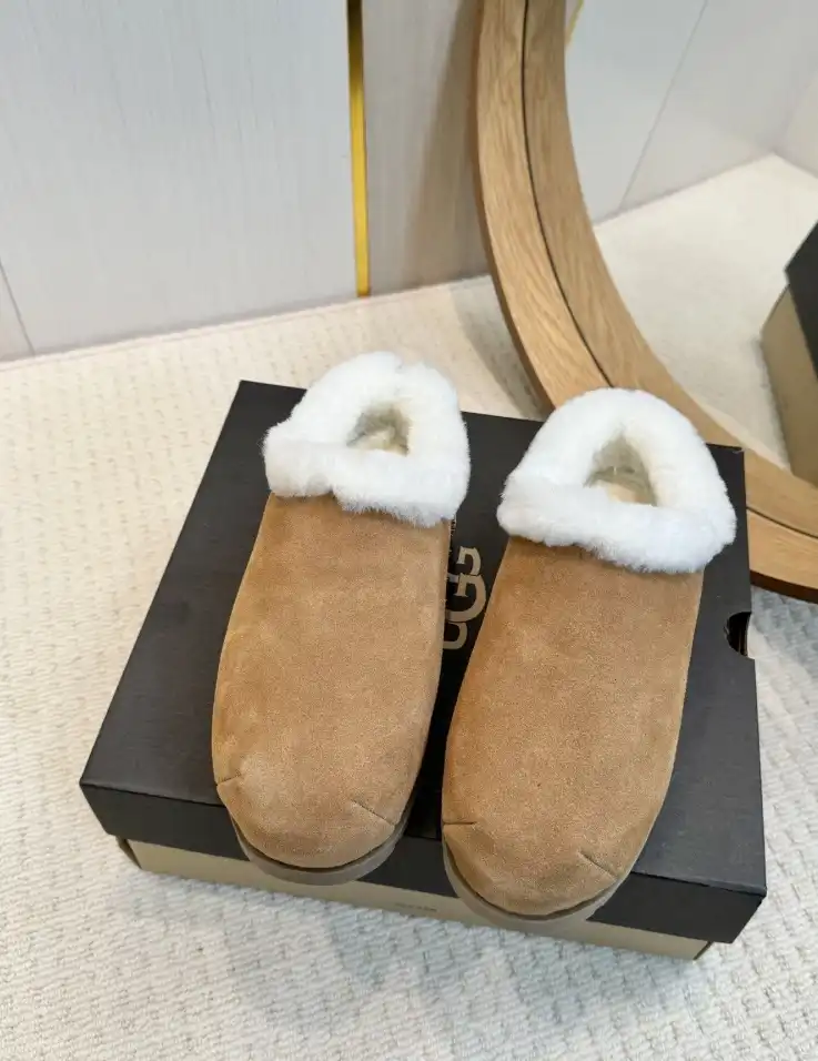 hype UGG Slippers