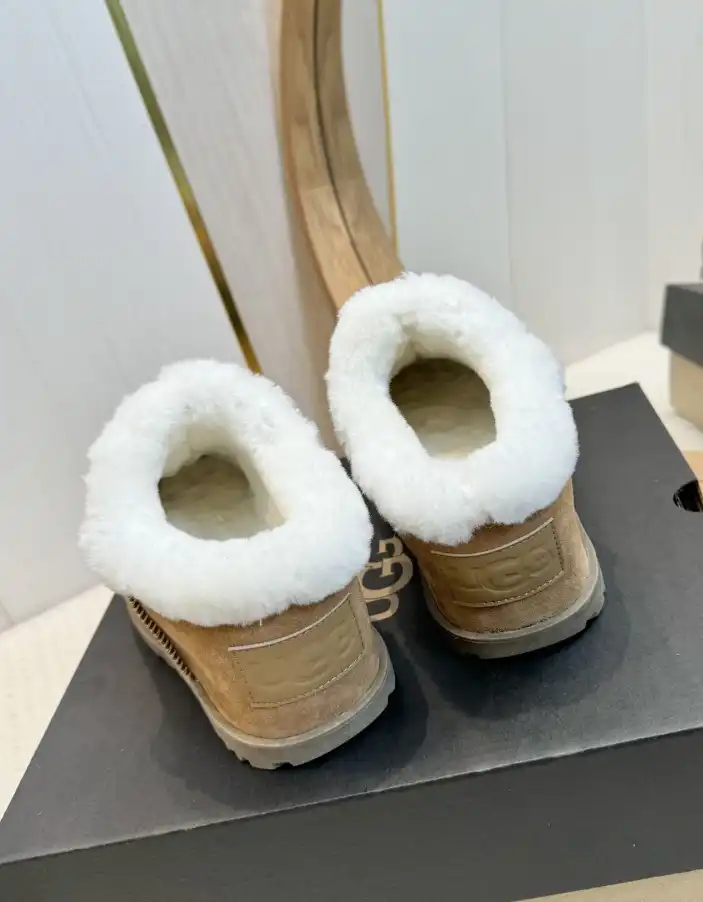 hype UGG Slippers