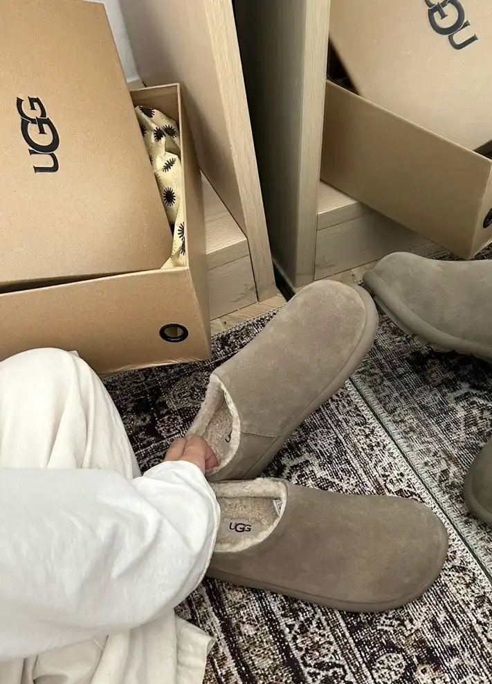 hype UGG Slippers