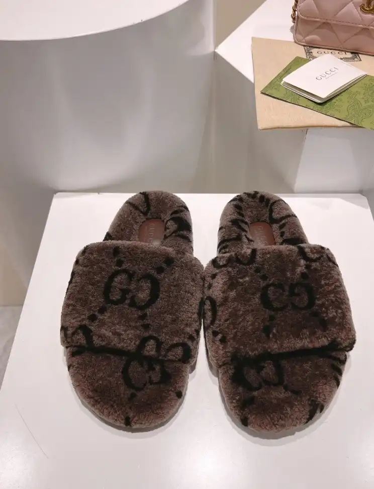 hype Gucci Slippers