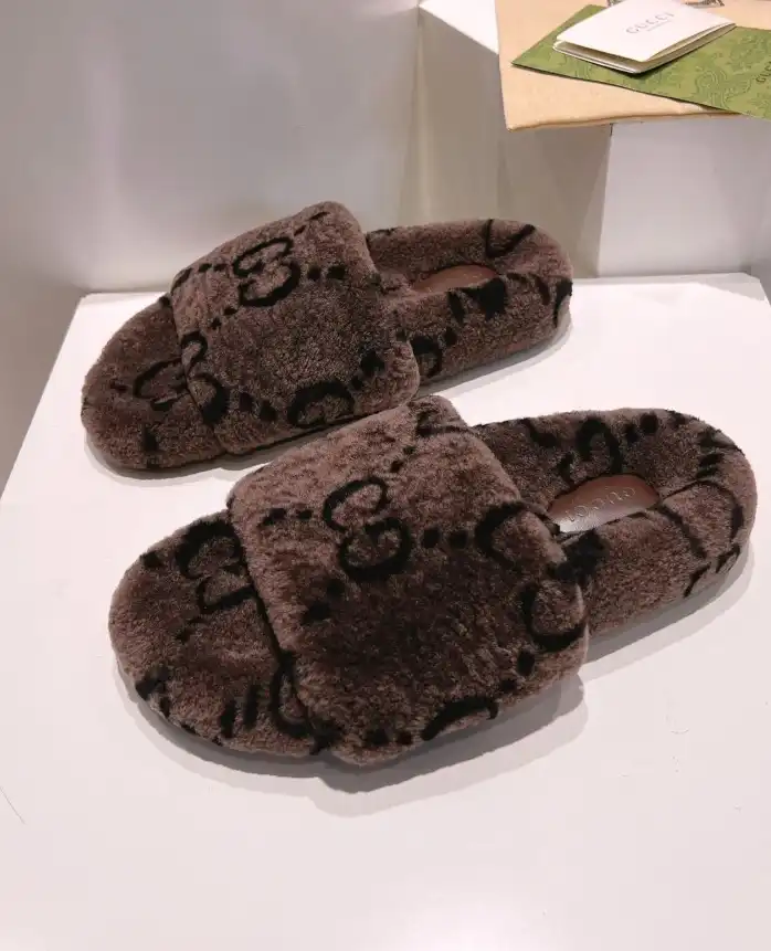 hype Gucci Slippers