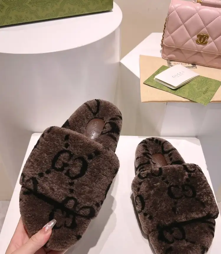 hype Gucci Slippers