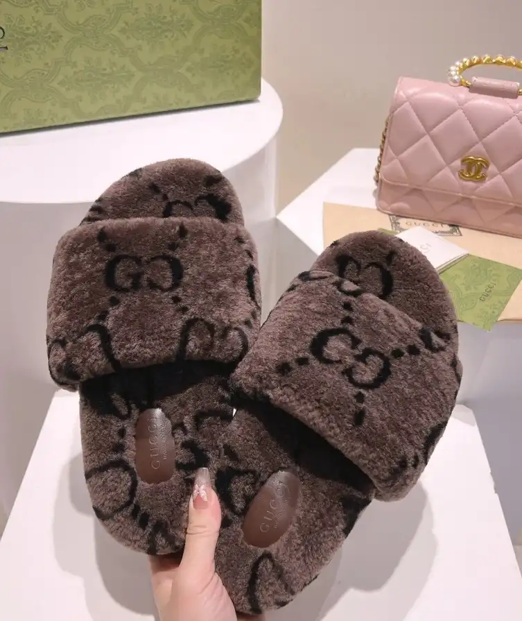 hype Gucci Slippers