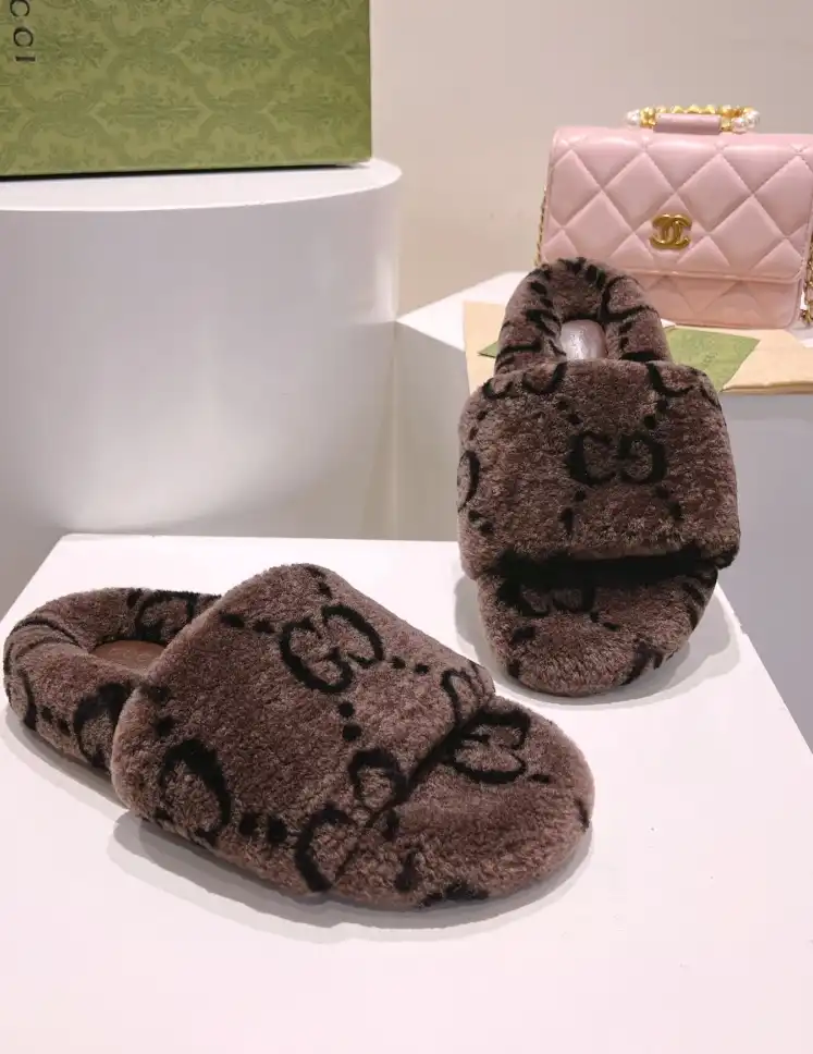 hype Gucci Slippers