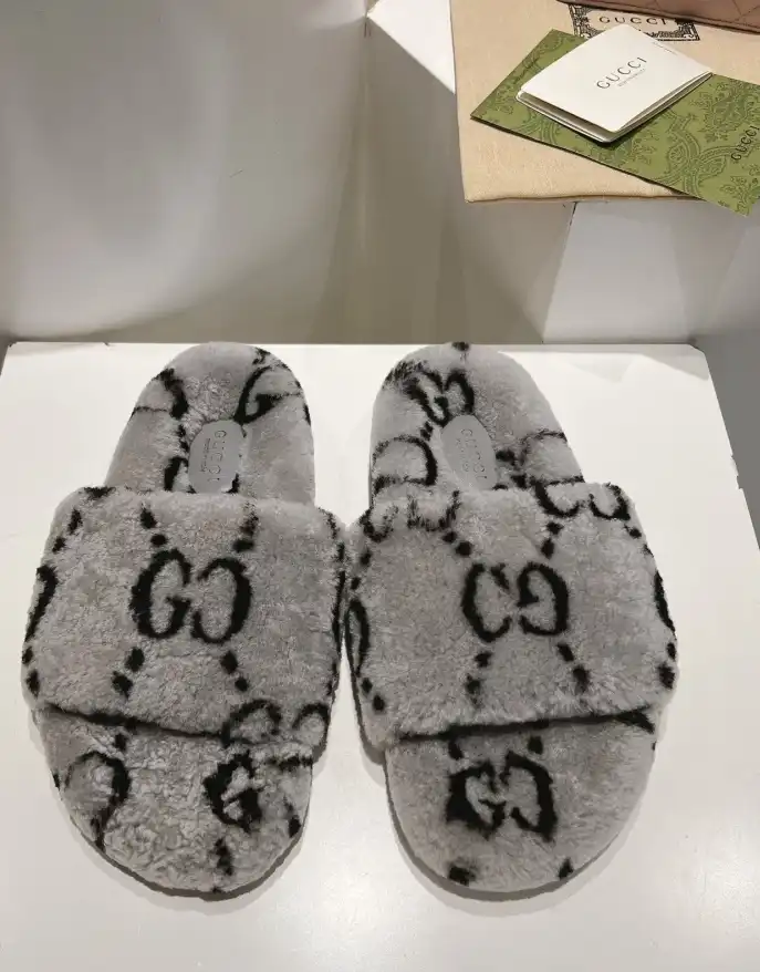 hype Gucci Slippers