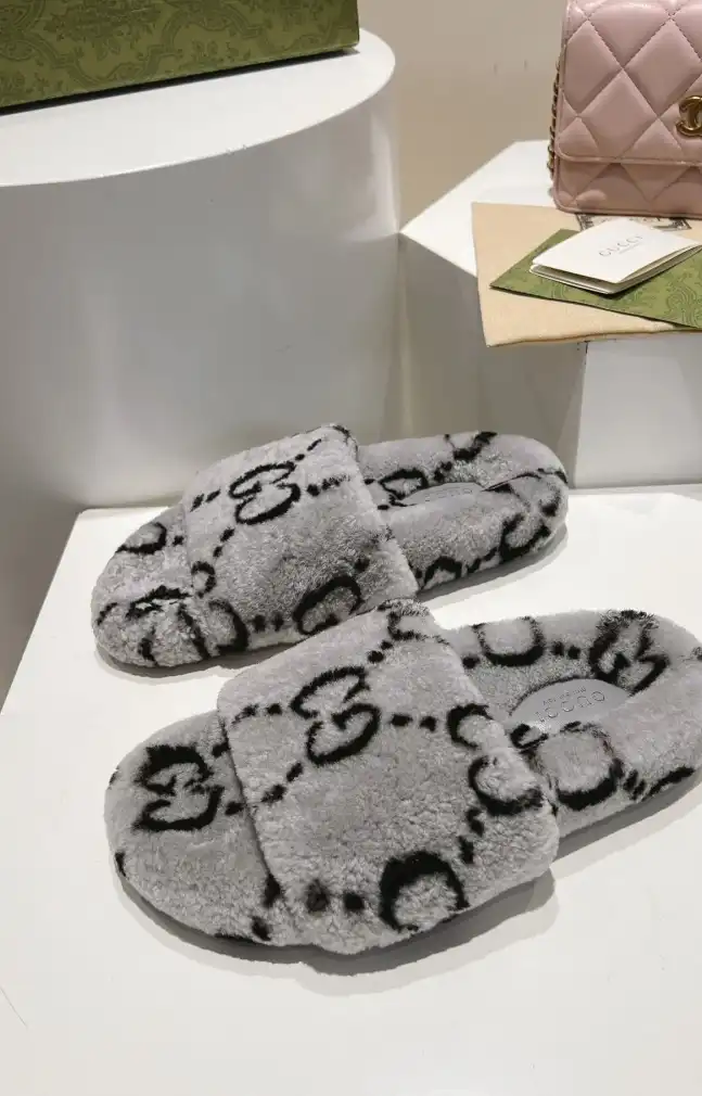 hype Gucci Slippers