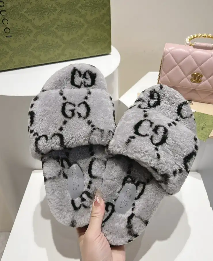 hype Gucci Slippers