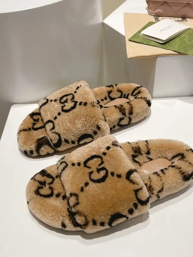 hype Gucci Slippers