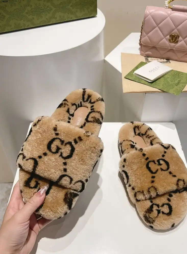 hype Gucci Slippers