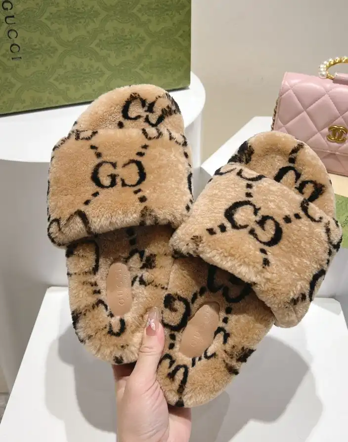 hype Gucci Slippers