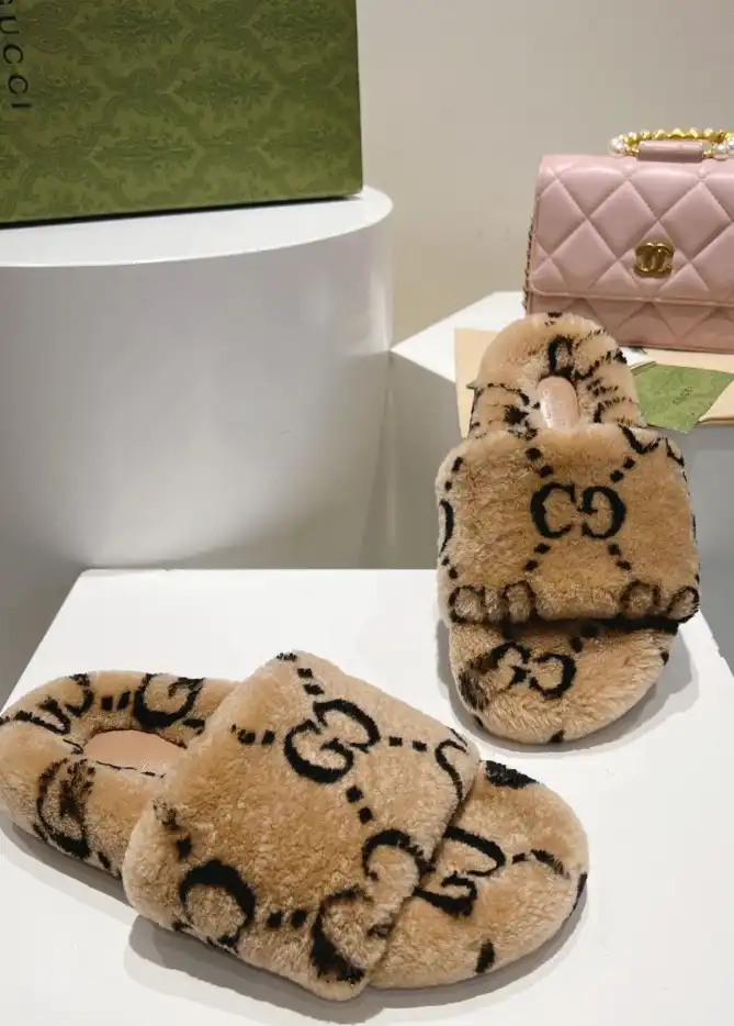 hype Gucci Slippers