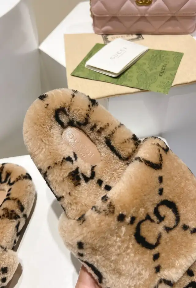 hype Gucci Slippers