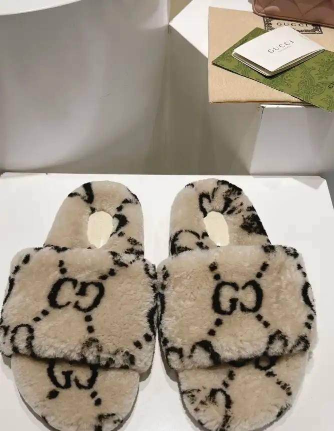 hype Gucci Slippers