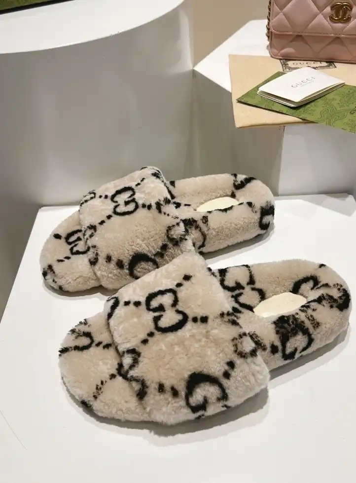 hype Gucci Slippers