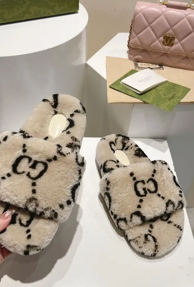 hype Gucci Slippers