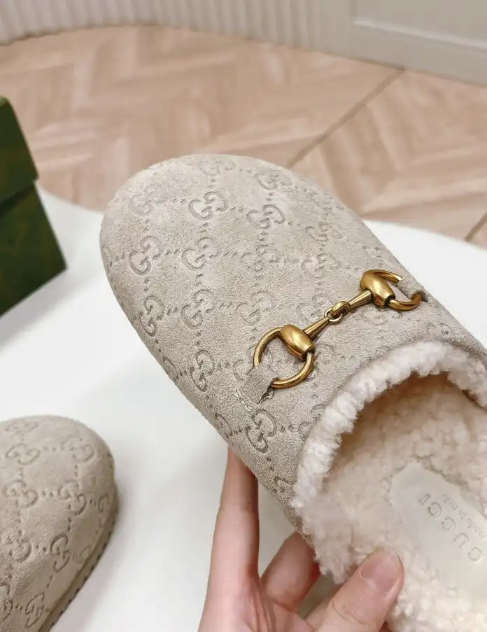 hype Gucci Slippers