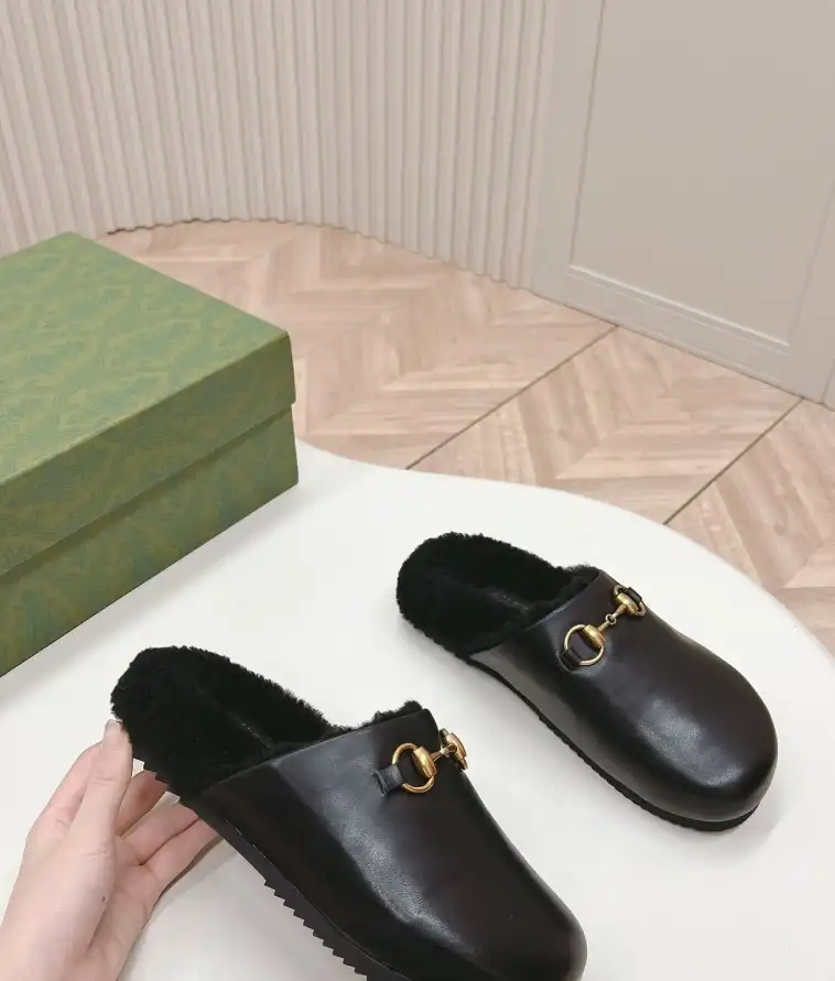 hype Gucci Slippers