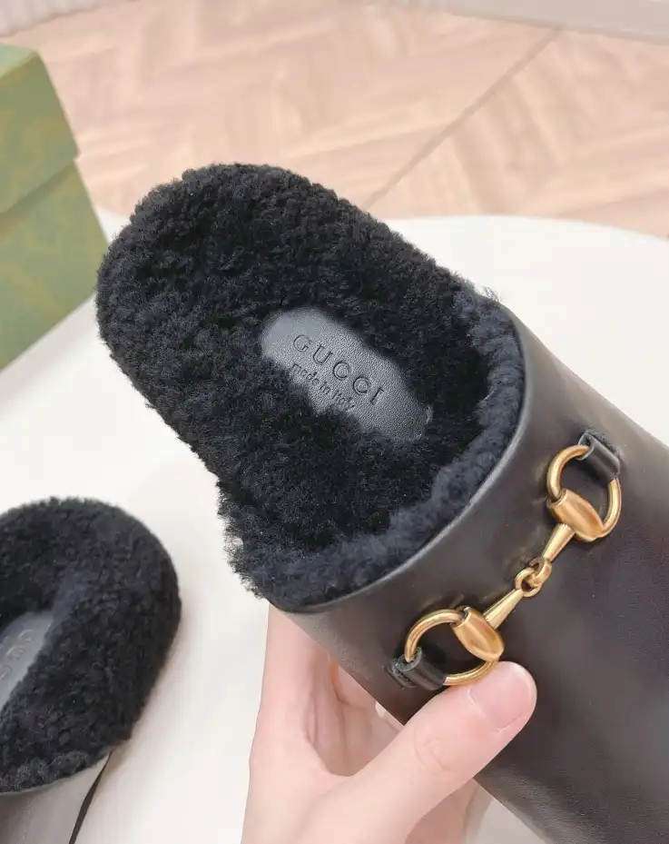 hype Gucci Slippers