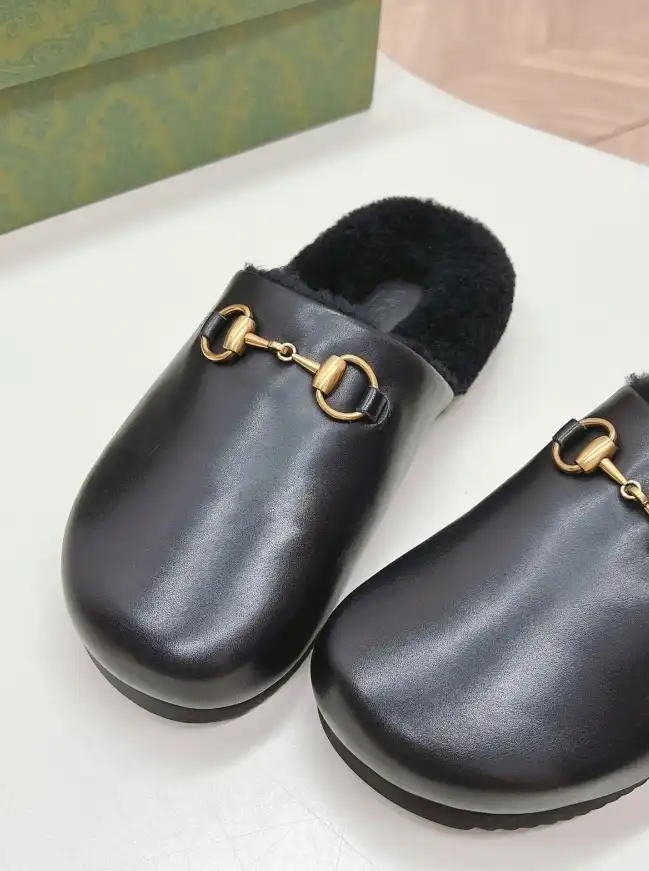 hype Gucci Slippers