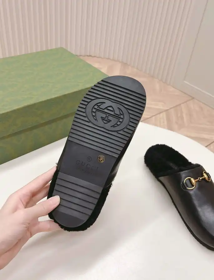 hype Gucci Slippers