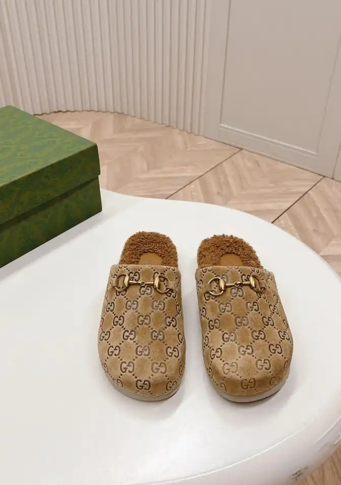 hype Gucci Slippers