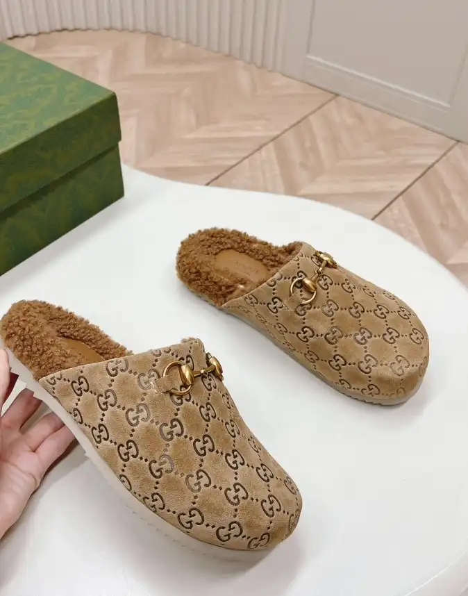 hype Gucci Slippers