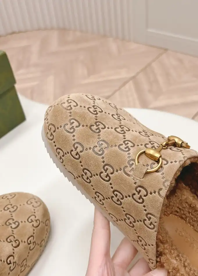 hype Gucci Slippers