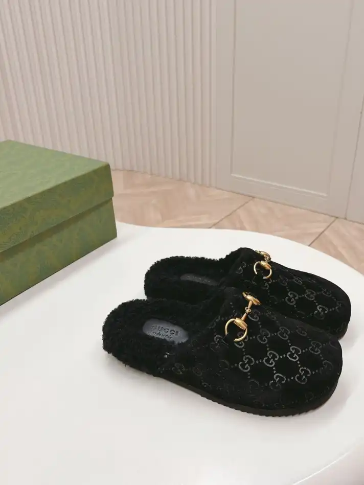 hype Gucci Slippers