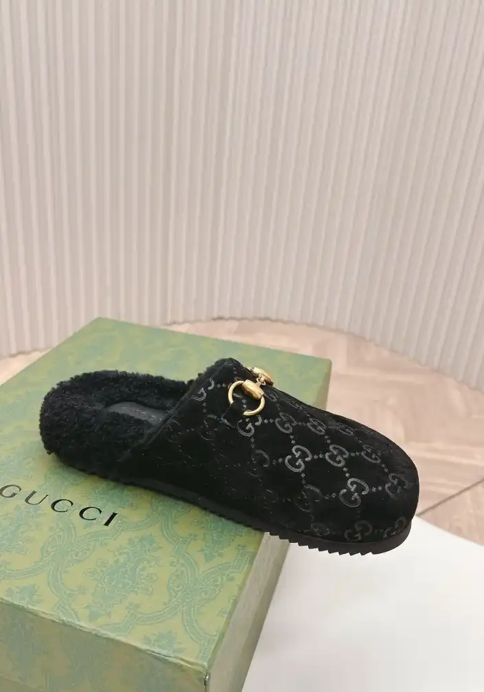 hype Gucci Slippers