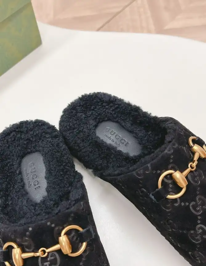 hype Gucci Slippers