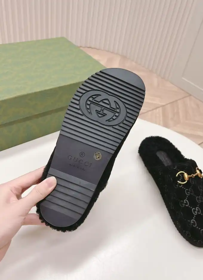 hype Gucci Slippers