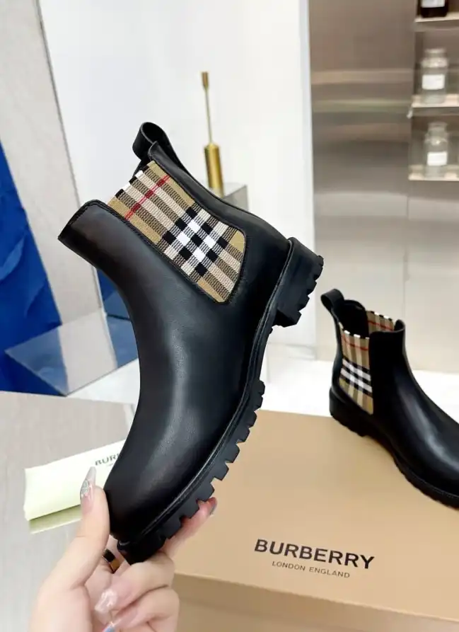 hype Burberry Boots