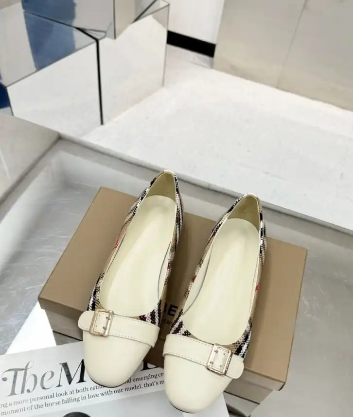 hype Burberry Flat Shoes