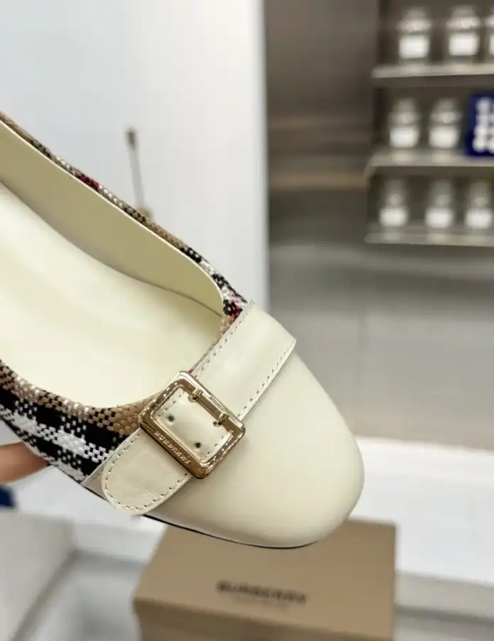 hype Burberry Flat Shoes