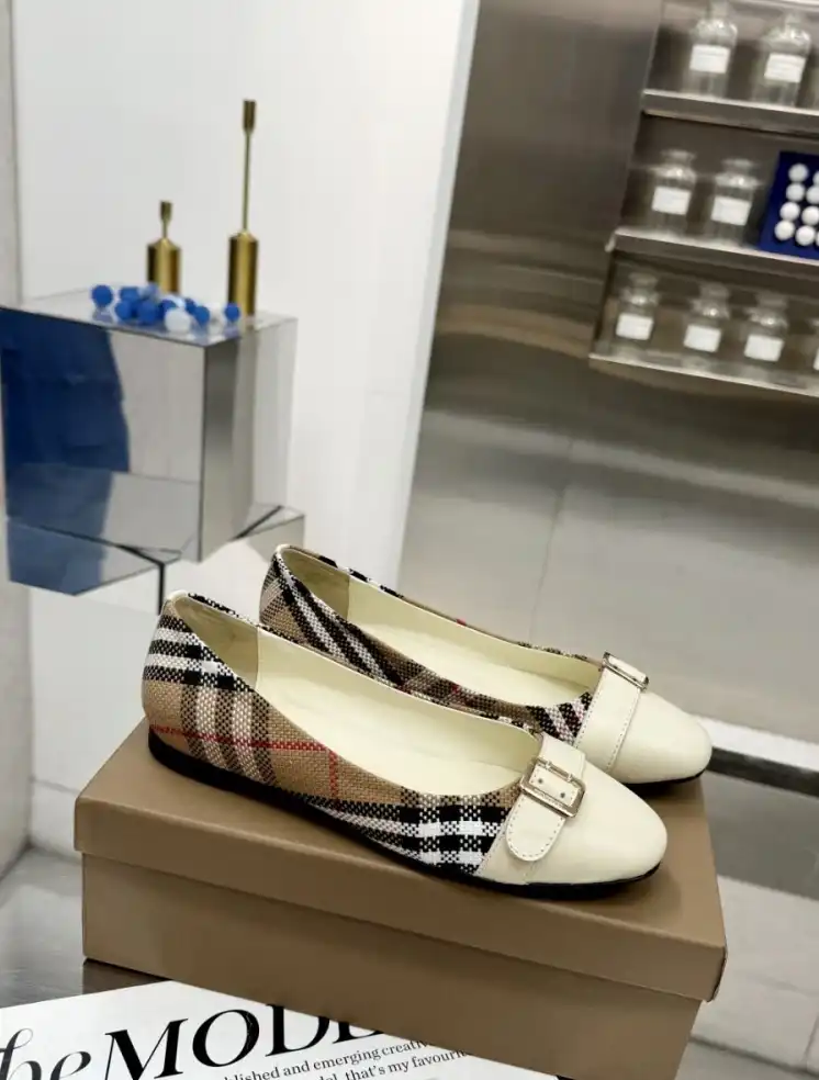 hype Burberry Flat Shoes