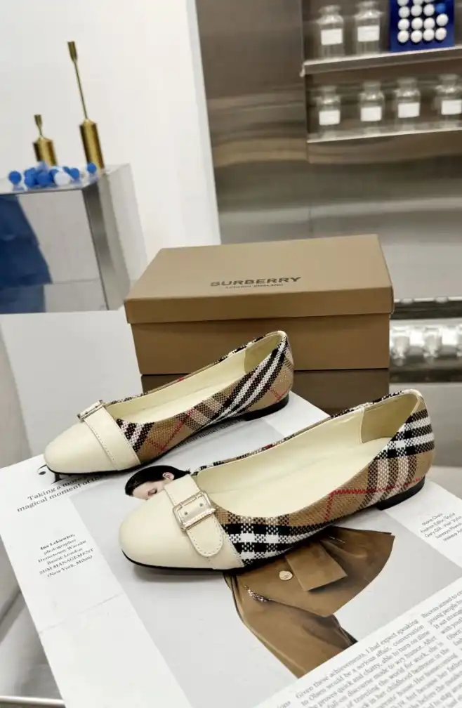 hype Burberry Flat Shoes