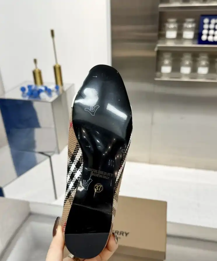 hype Burberry Flat Shoes