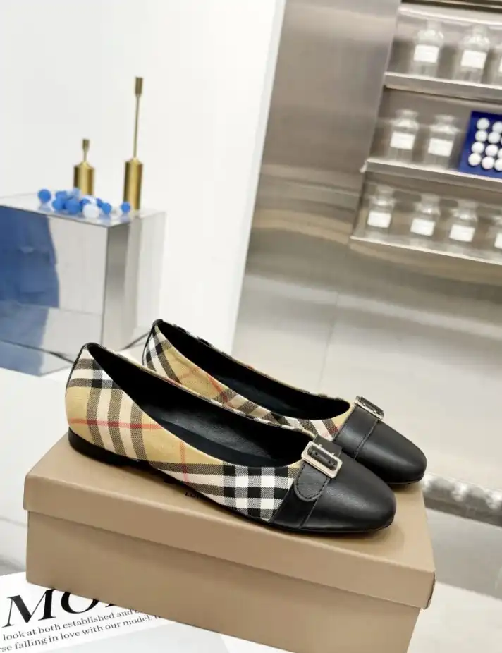 hype Burberry Flat Shoes