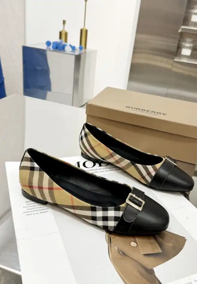 hype Burberry Flat Shoes